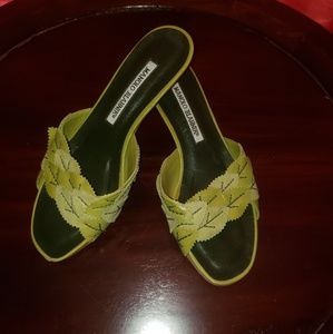 Manolo Blahnik green kitten heel size 35